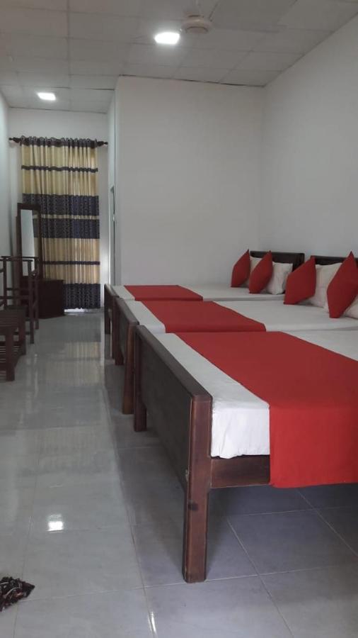 אנוראדפורה Meegahapokuna Resort מראה חיצוני תמונה