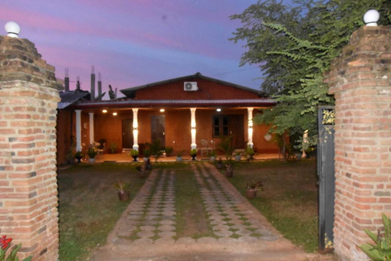 אנוראדפורה Meegahapokuna Resort מראה חיצוני תמונה