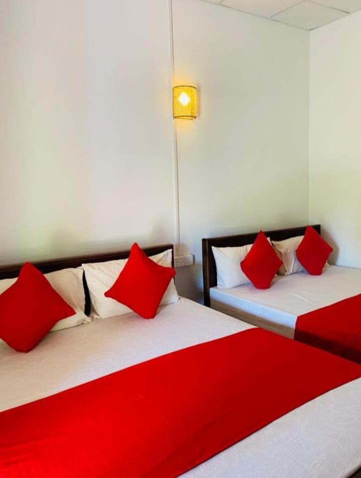 אנוראדפורה Meegahapokuna Resort מראה חיצוני תמונה