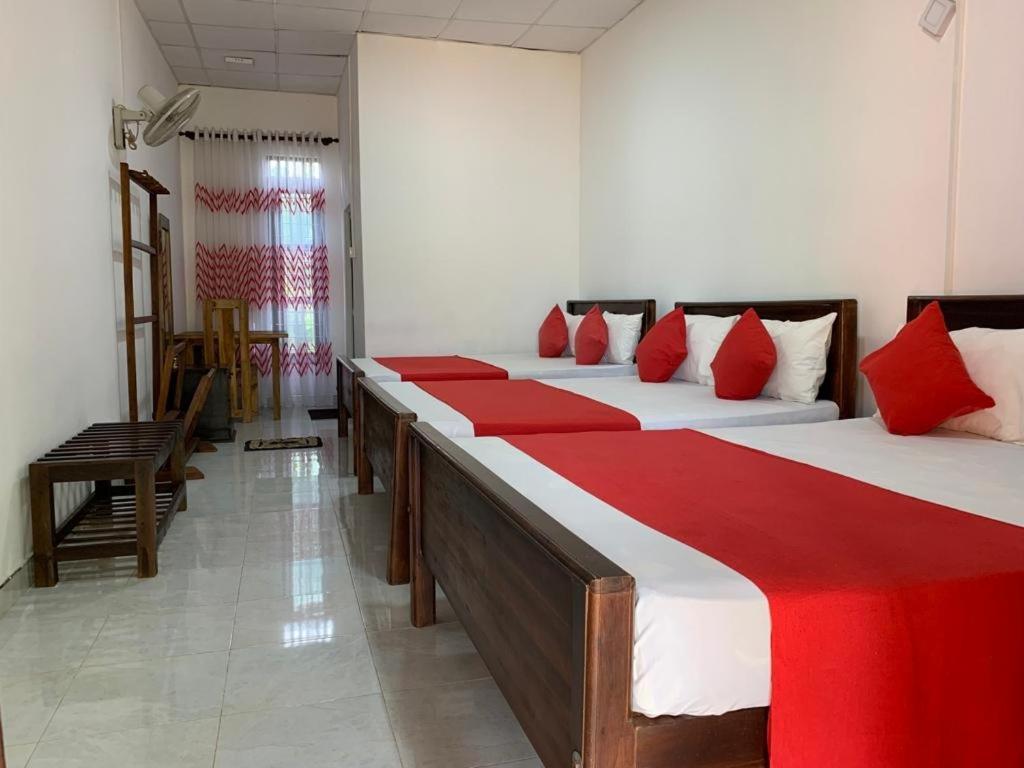 אנוראדפורה Meegahapokuna Resort מראה חיצוני תמונה